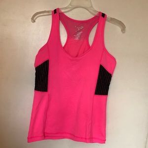 Athletic tank with removable pads